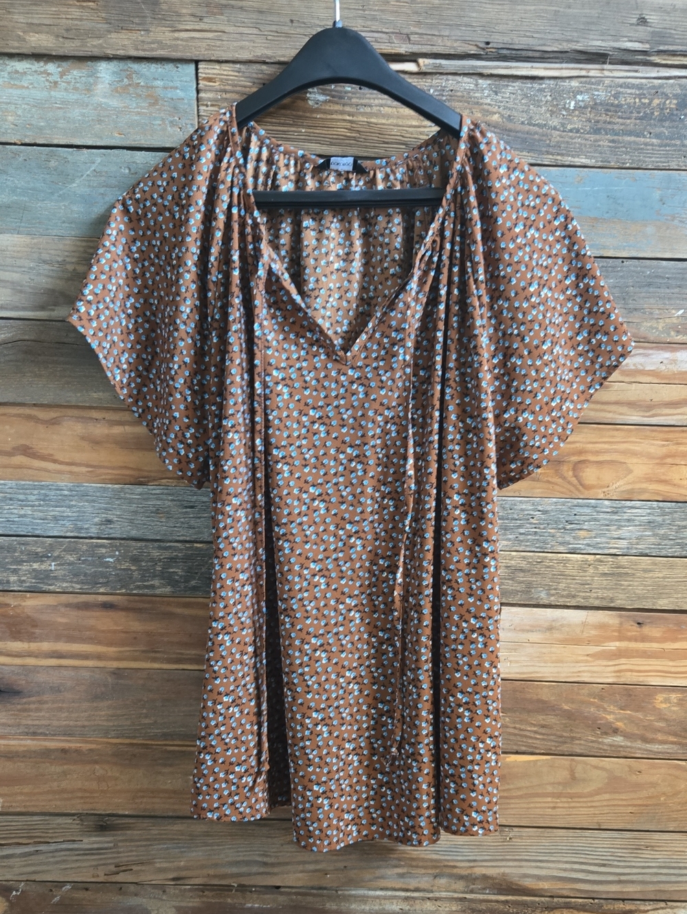 Women’s Brown V-Neck Short Sleeve Top